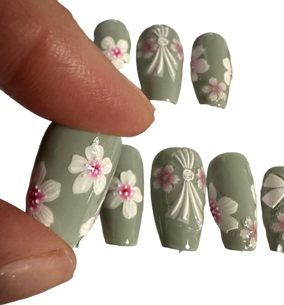 Flirty Findz Handcrafted Press-On Fake Nails, Short Coffin Nails, With Glue and Gel Tabs, BG2